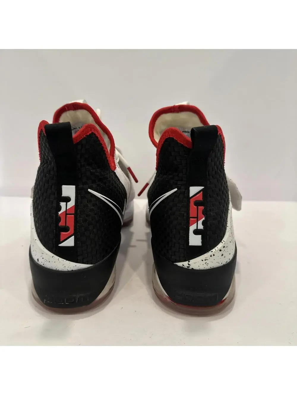 Nike LeBron XIV Size 11 Men’s Basketball Sneakers 852405-103